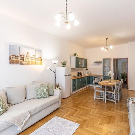 Riverside Balcony Apartment With View To Danube Будапеща Екстериор снимка