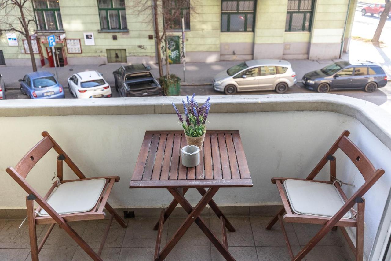 Riverside Balcony Apartment With View To Danube Будапеща Екстериор снимка