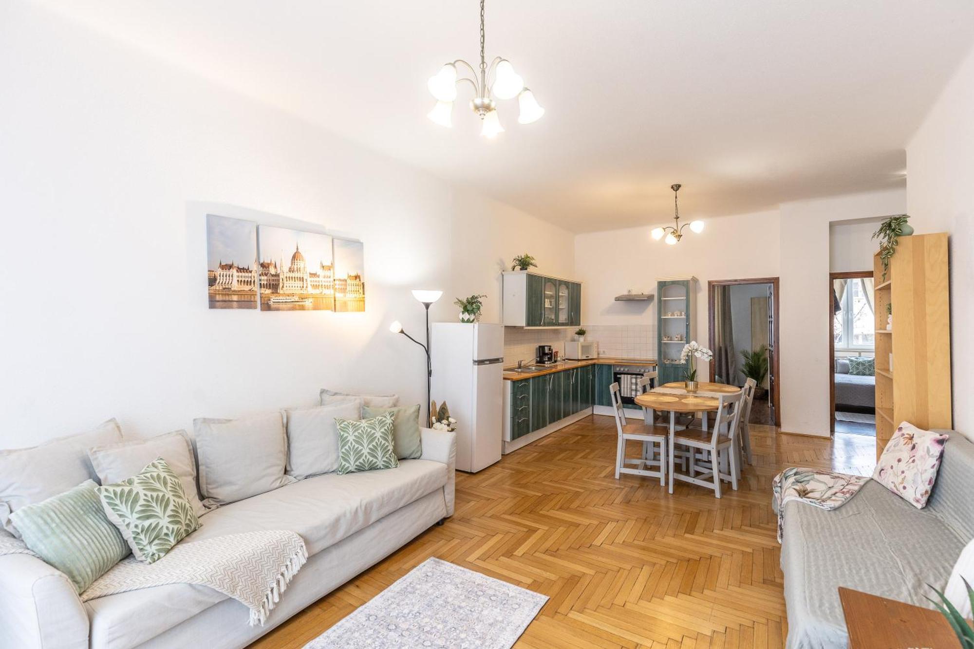 Riverside Balcony Apartment With View To Danube Будапеща Екстериор снимка