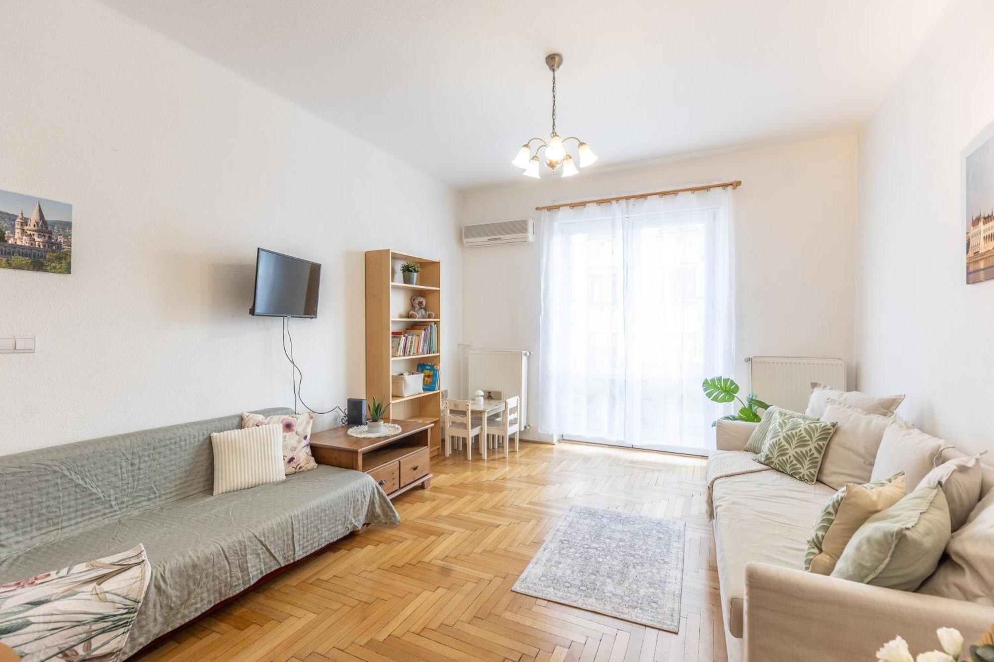 Riverside Balcony Apartment With View To Danube Будапеща Екстериор снимка