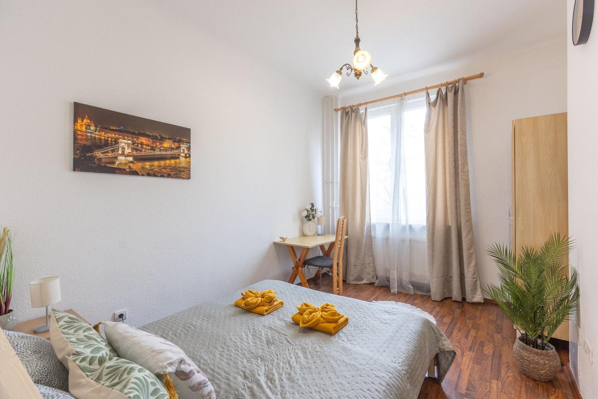 Riverside Balcony Apartment With View To Danube Будапеща Екстериор снимка