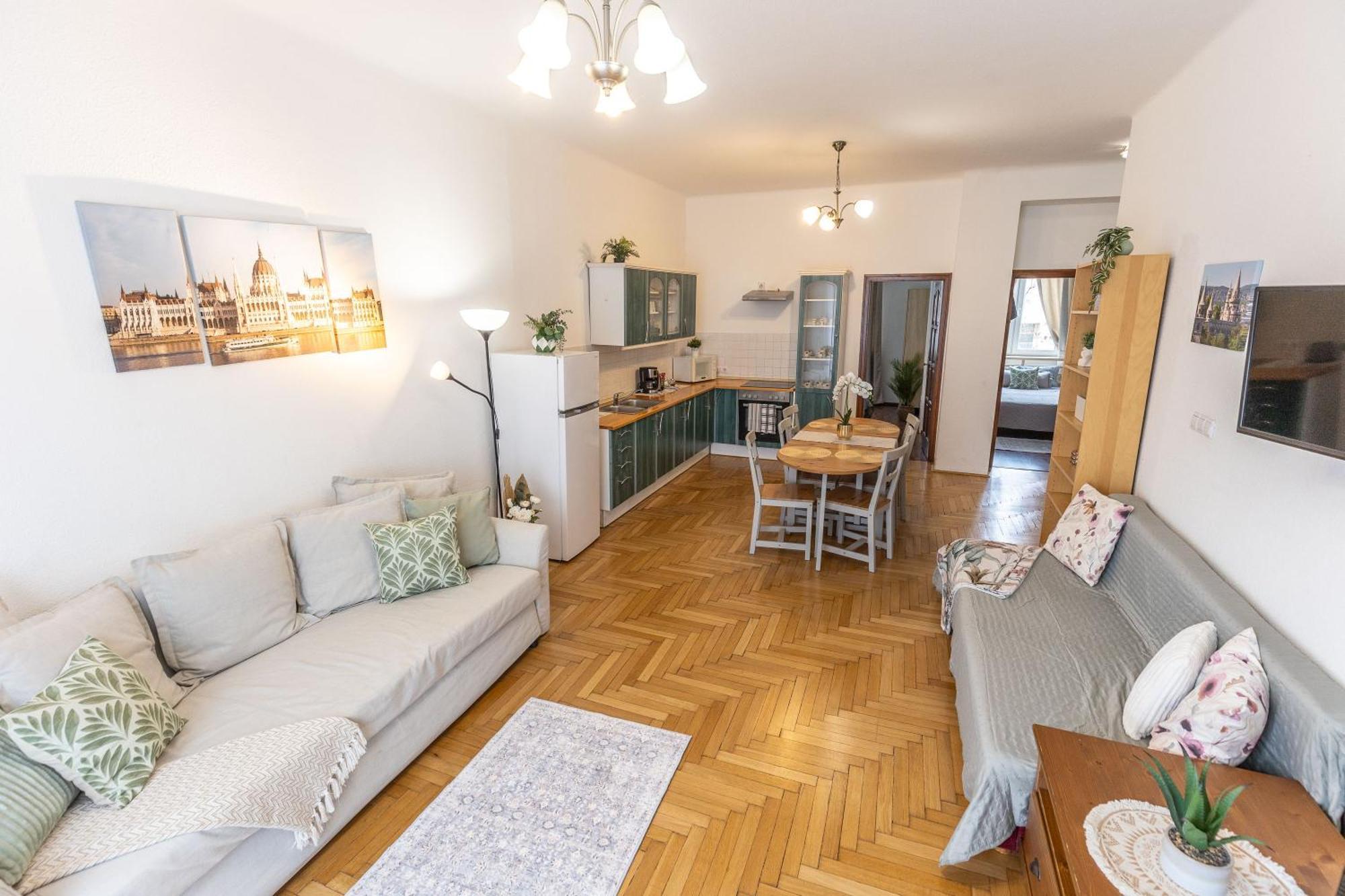 Riverside Balcony Apartment With View To Danube Будапеща Екстериор снимка